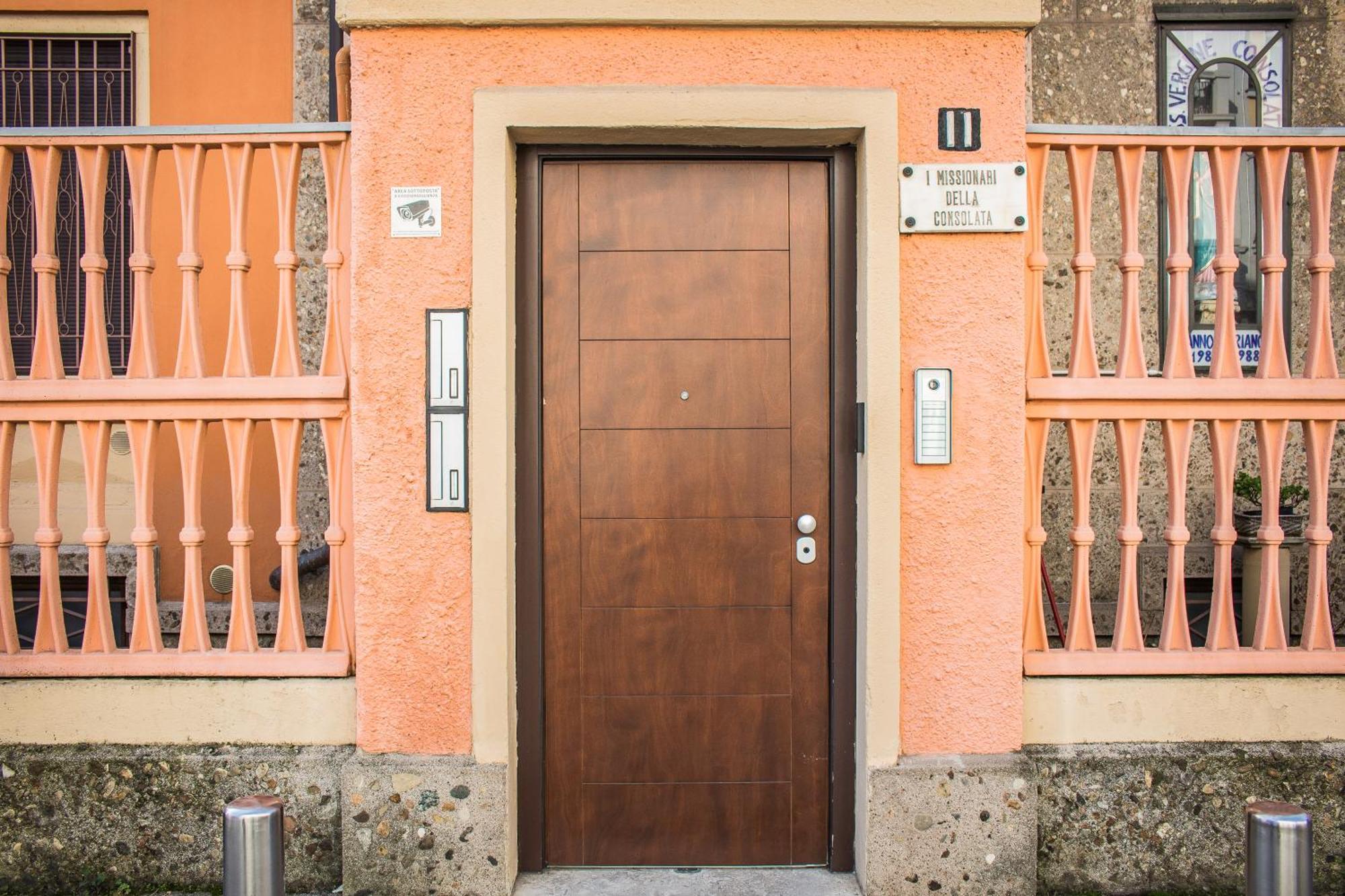 Rrrapido Holy Suites And Rooms - Via Sardegna 밀라노 외부 사진