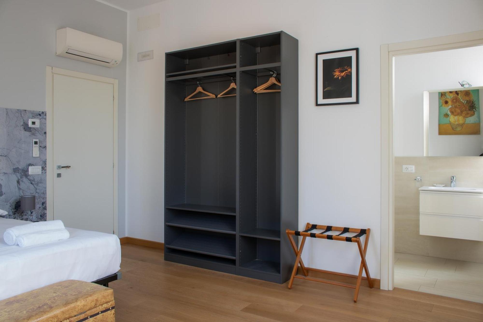 Rrrapido Holy Suites And Rooms - Via Sardegna 밀라노 외부 사진