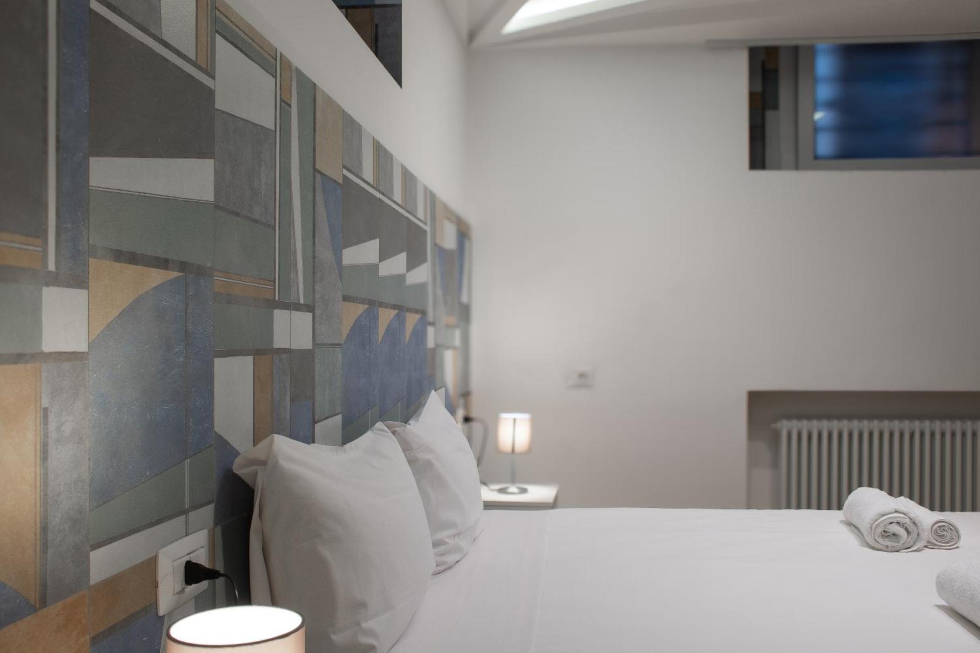 Rrrapido Holy Suites And Rooms - Via Sardegna 밀라노 외부 사진
