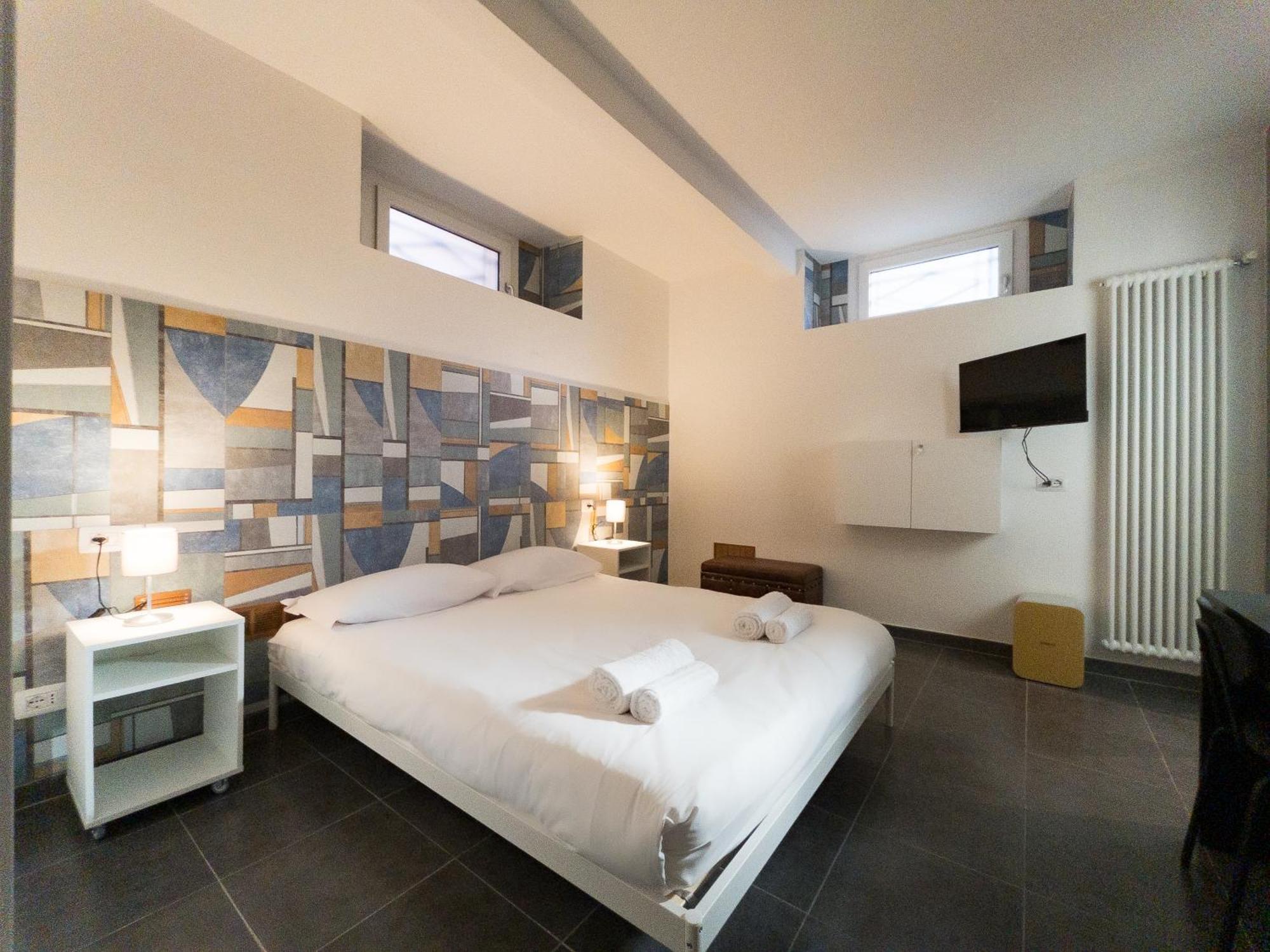 Rrrapido Holy Suites And Rooms - Via Sardegna 밀라노 외부 사진