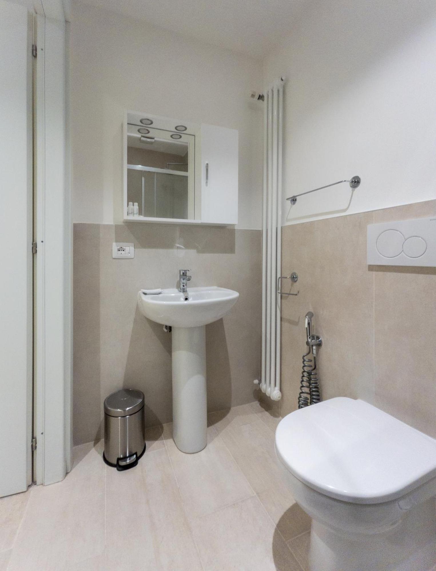 Rrrapido Holy Suites And Rooms - Via Sardegna 밀라노 외부 사진