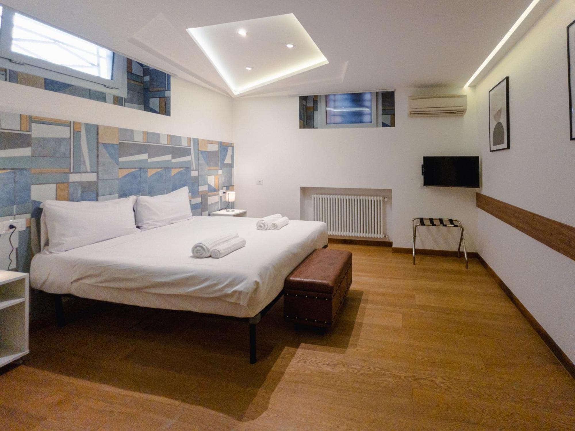 Rrrapido Holy Suites And Rooms - Via Sardegna 밀라노 외부 사진