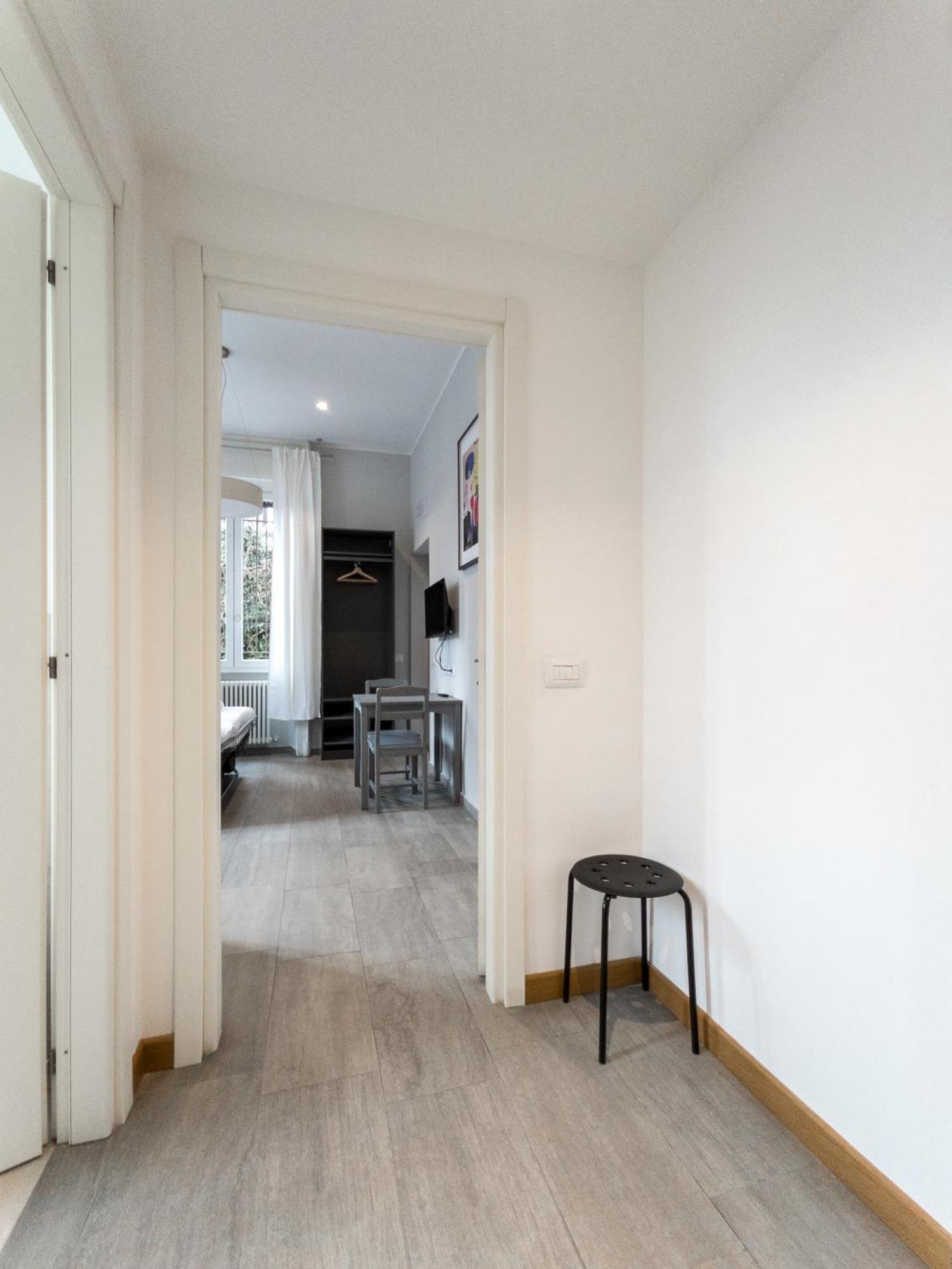 Rrrapido Holy Suites And Rooms - Via Sardegna 밀라노 외부 사진